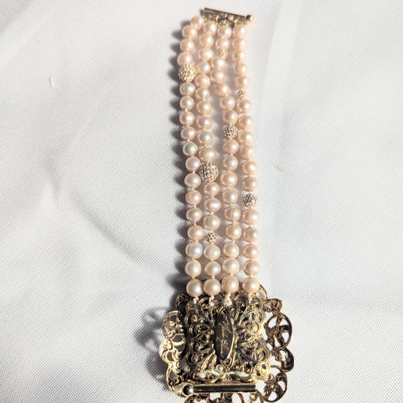Gold and Pearl Bracelet - Picture 2 of 4